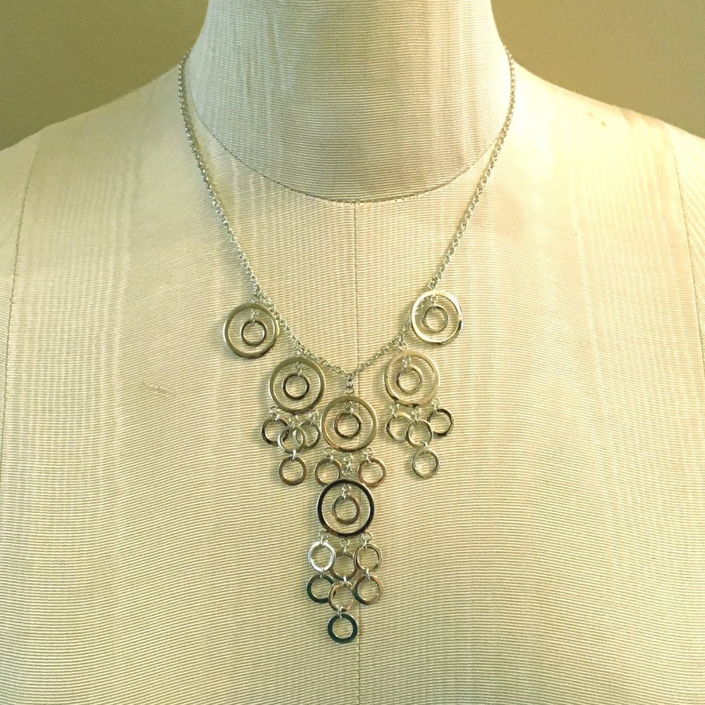 NIB - Infinity drop circles Necklace